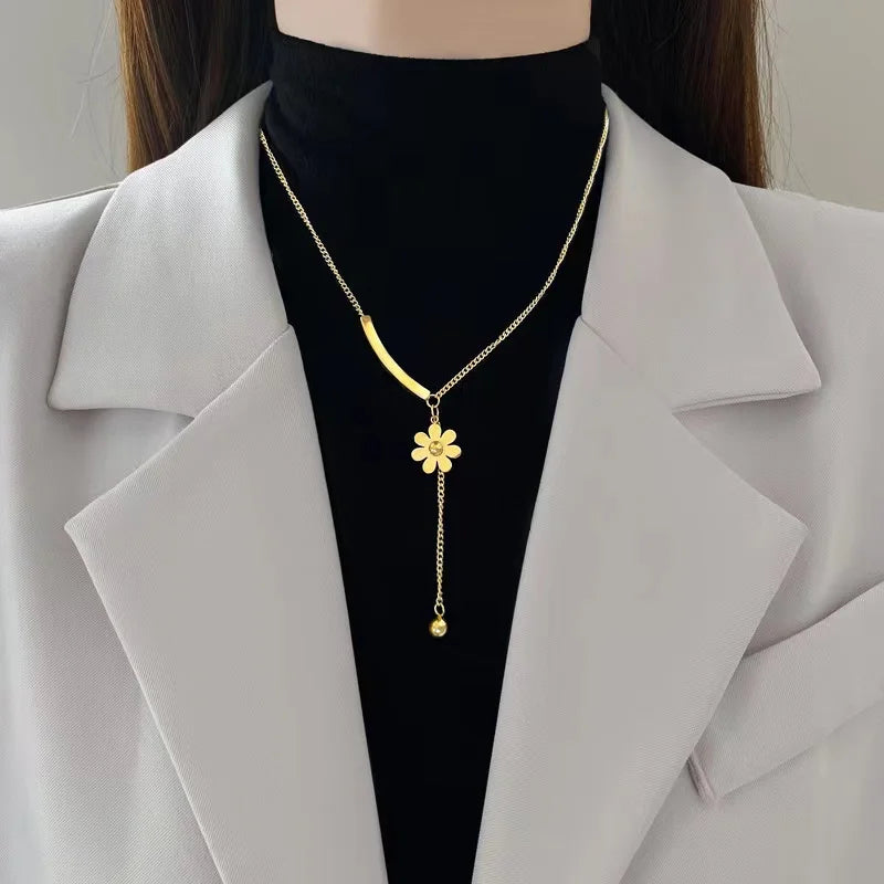 Collier "Fleur de Lune" – Acier Inoxydable